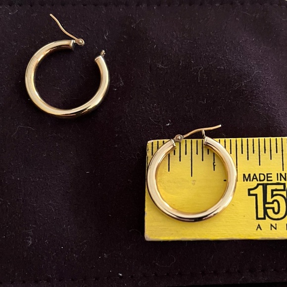 14K YELLOW GOLD HOOP EARRINGS! - Picture 8 of 8